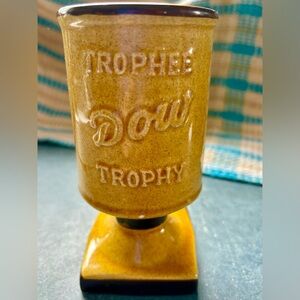 🇨🇦 Rare Dow beer trophy mug set of 2
